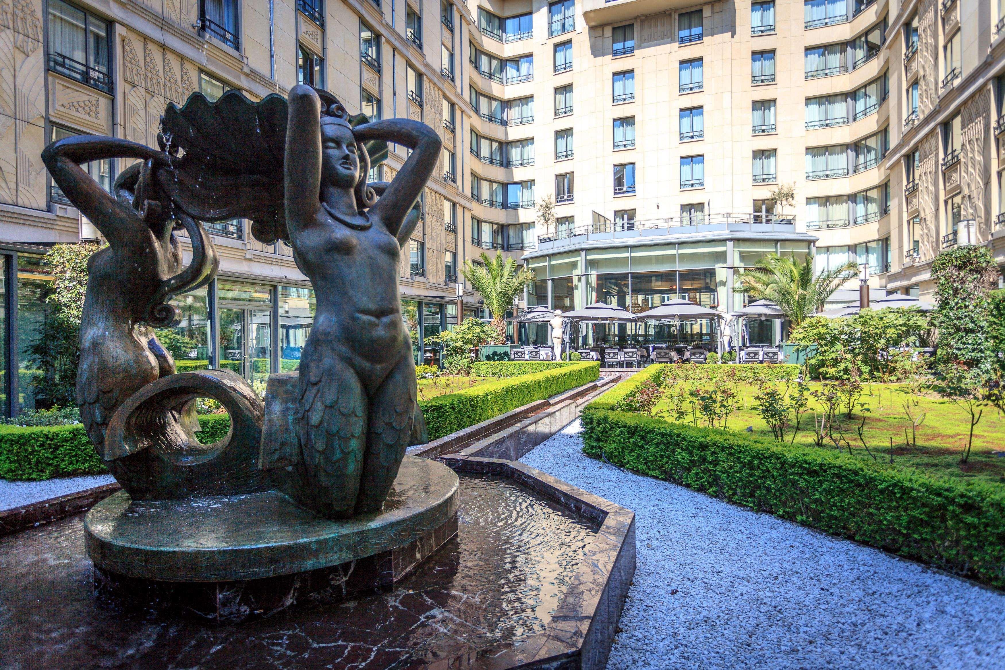 Hotel L'hotel Du Collectionneur 5*